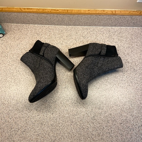Kelly & Katie Larix high-heeled  bootie black/gray fabric upper buckle detail - Picture 3 of 9